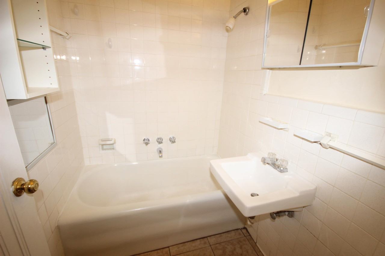 5625 HOBART STREETAPT A-12 #A12 - Photo 5 of 9