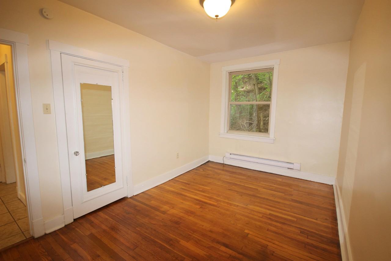 5625 HOBART STREETAPT A-12 #A12 - Photo 6 of 9