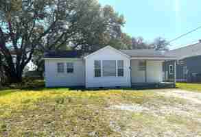 featured image of 2405 Bay St #13