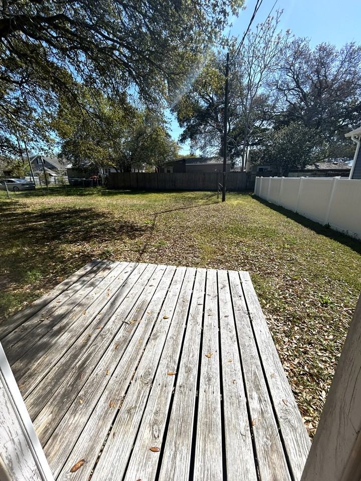 2405 Bay St #13 - Photo 5 of 6