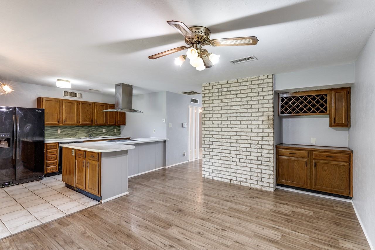 7504 Portman Ave #1 - Photo 4 of 12