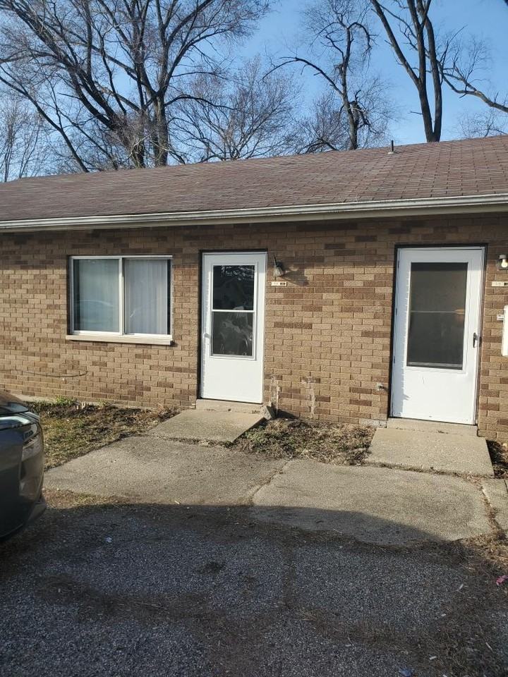 1308 E 12th St #1C - Photo 3 of 12