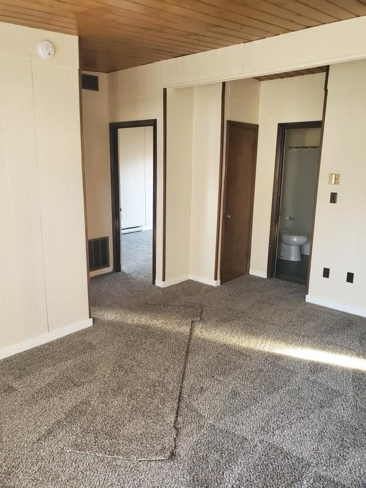 1308 E 12th St #1C - Photo 4 of 12