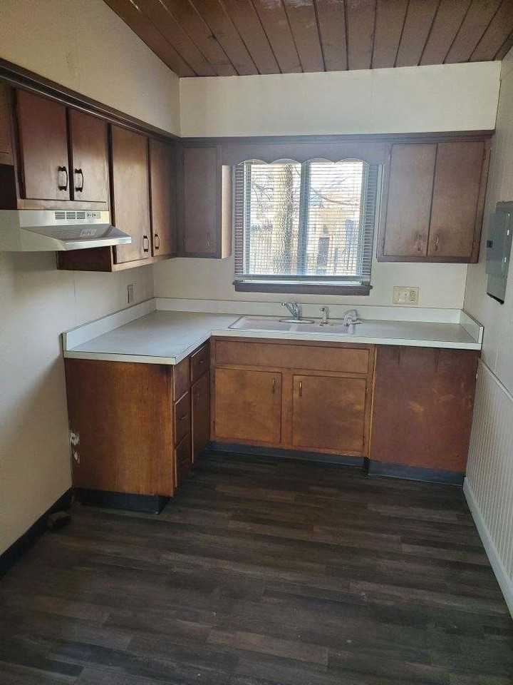 1308 E 12th St #1C - Photo 5 of 12