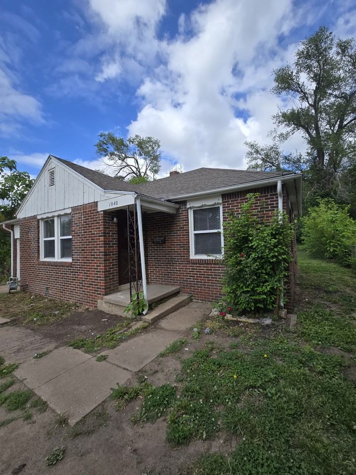 1040 N Volutsia Ave #1 - Photo 3 of 25