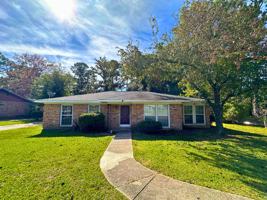 featured image of 110 Windsor Dr