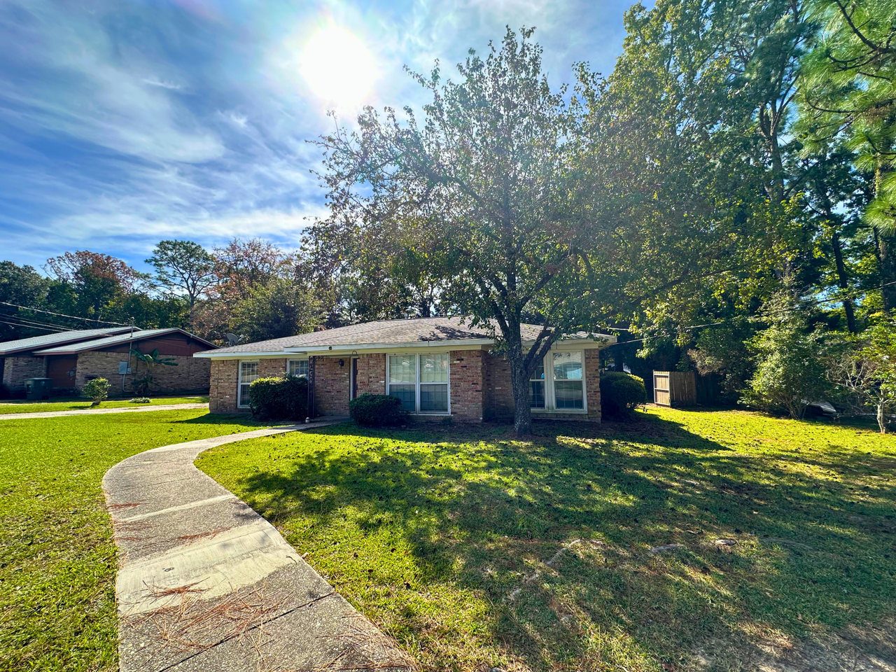 110 Windsor Dr - Photo 2 of 29