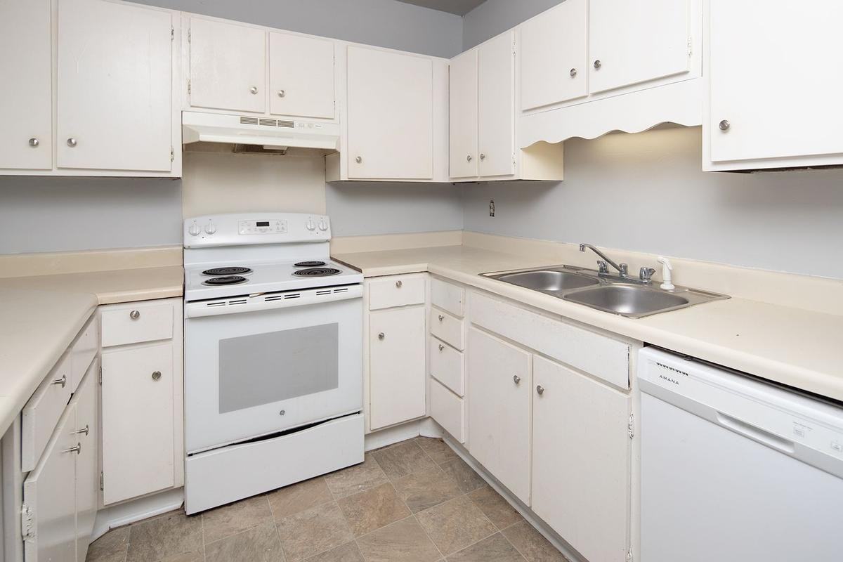 825 Farmhurst Dr - Photo 6 of 50