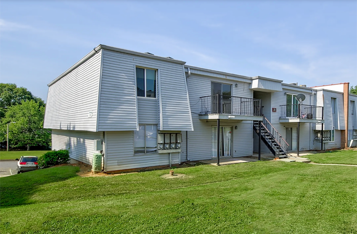 825 Farmhurst Dr - Photo 2 of 50