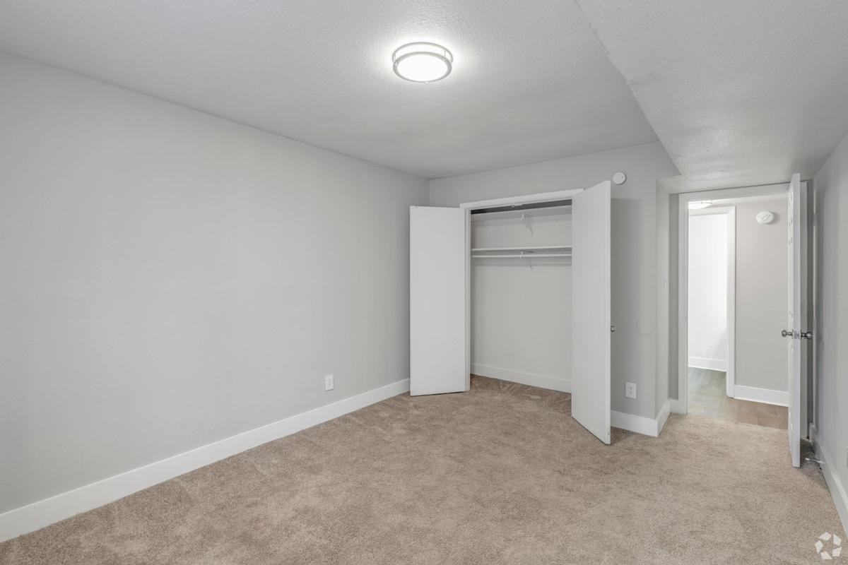 180 Park Fairfax Dr - Photo 2 of 7