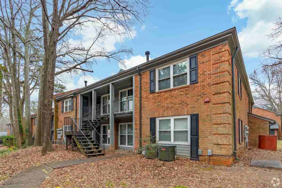 180 Park Fairfax Dr - Photo 6 of 7