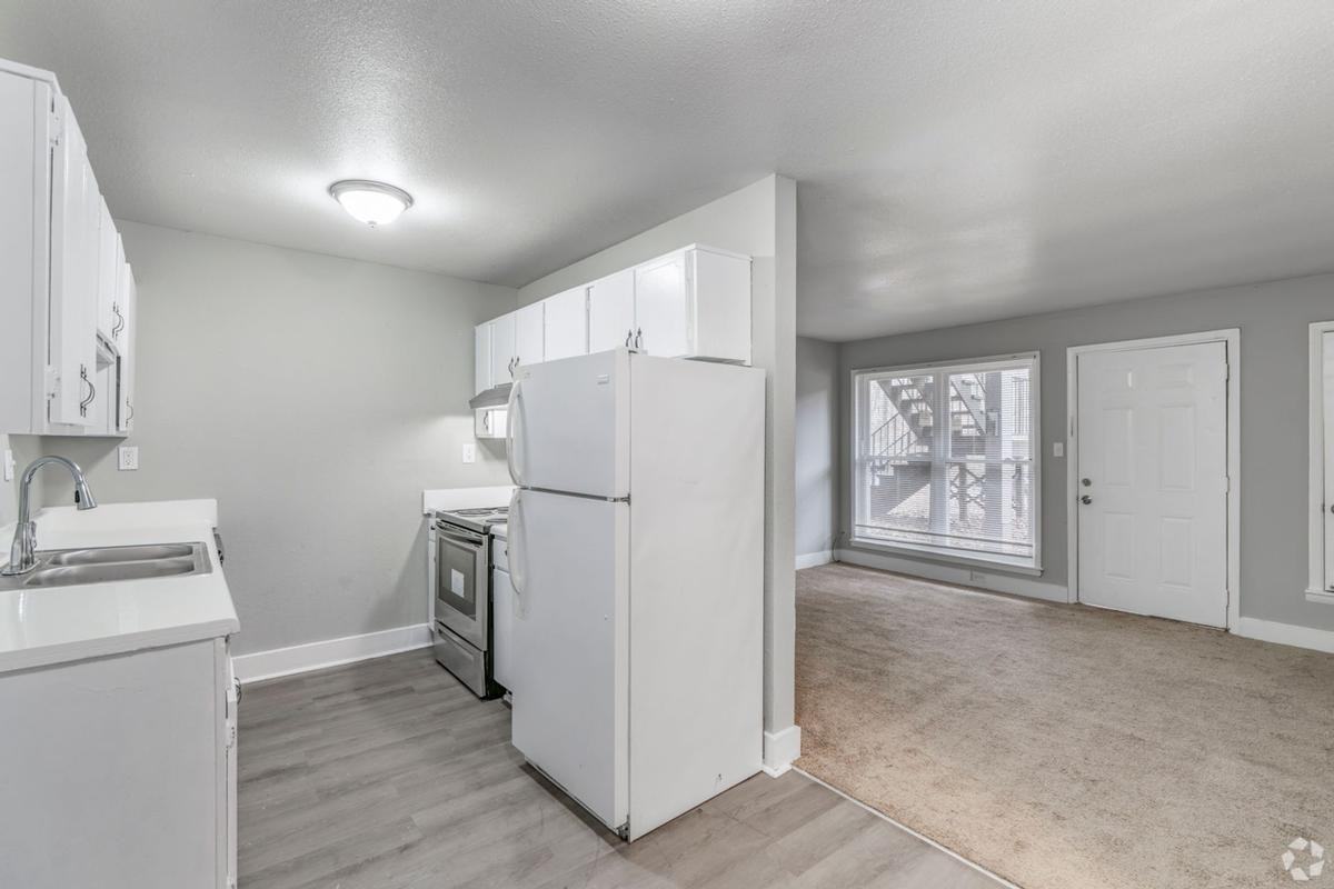 180 Park Fairfax Dr - Photo 3 of 7