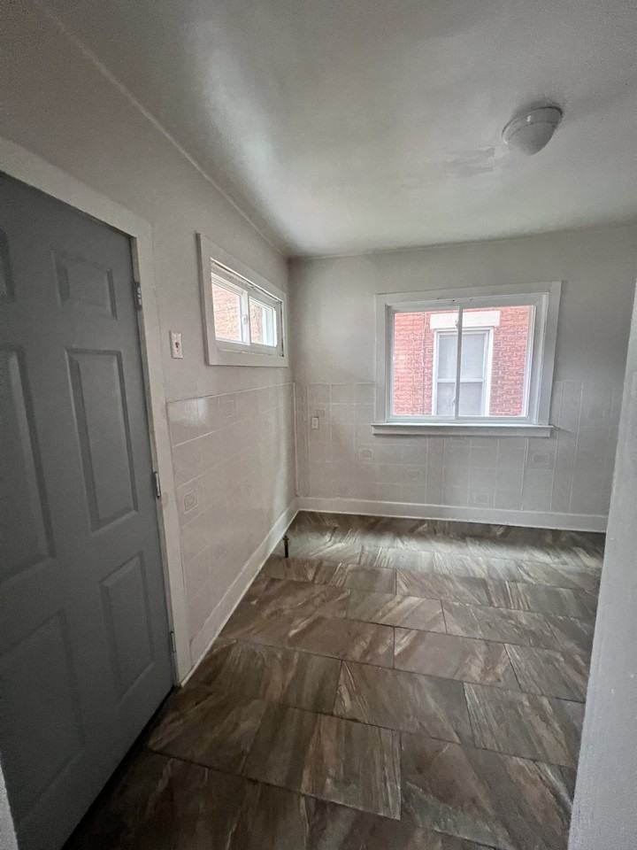 3259 W Philadelphia St #1 - Photo 7 of 21