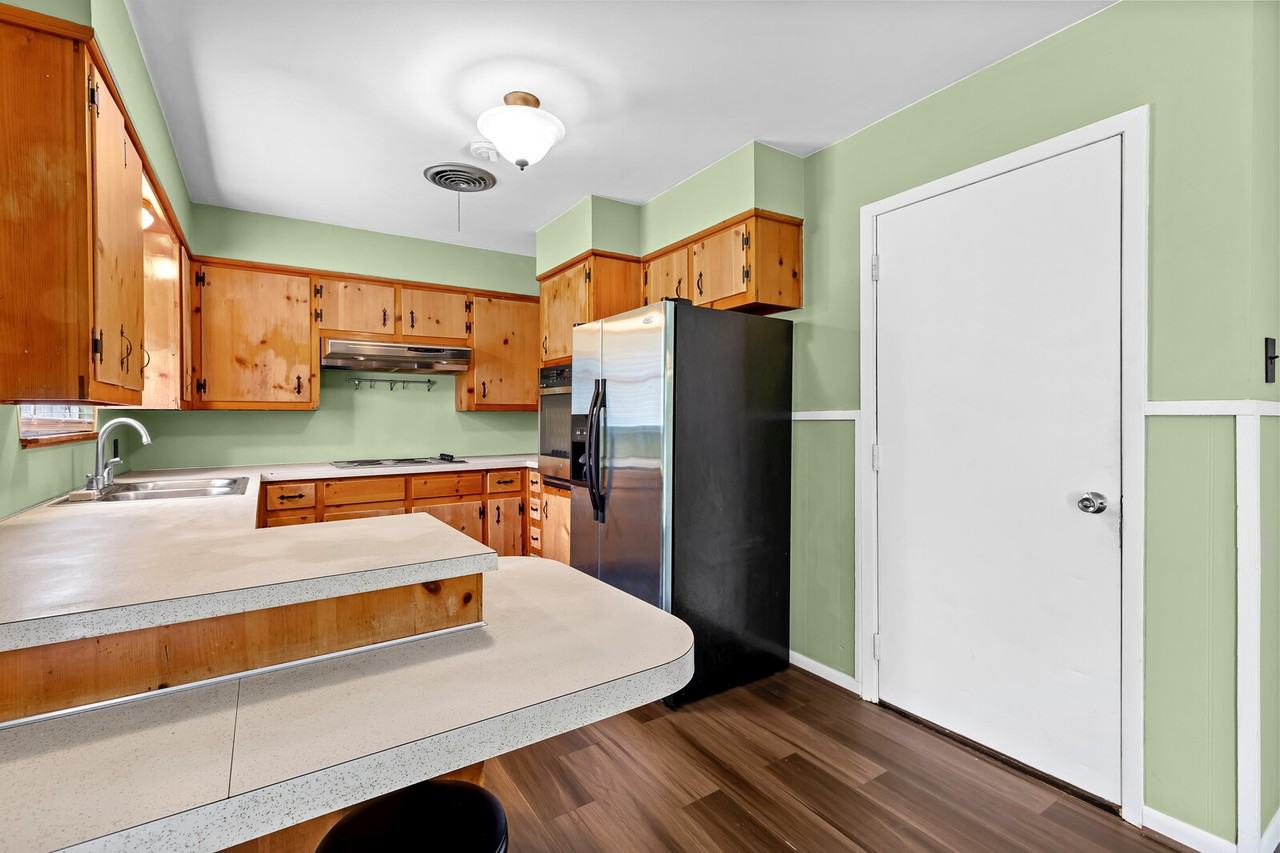 326 S Barbara St #1 - Photo 4 of 20