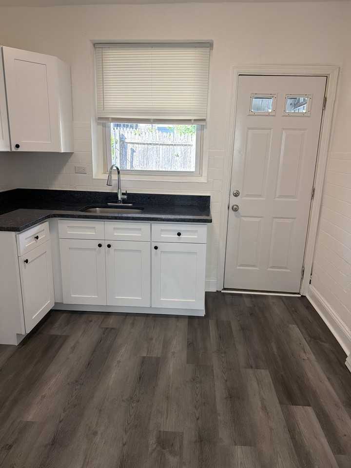 2225 Mcclellan St #1 - Photo 2 of 11