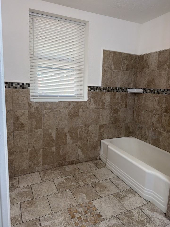 2225 Mcclellan St #1 - Photo 3 of 11