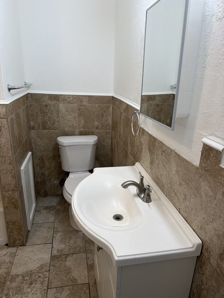 2225 Mcclellan St #1 - Photo 6 of 11