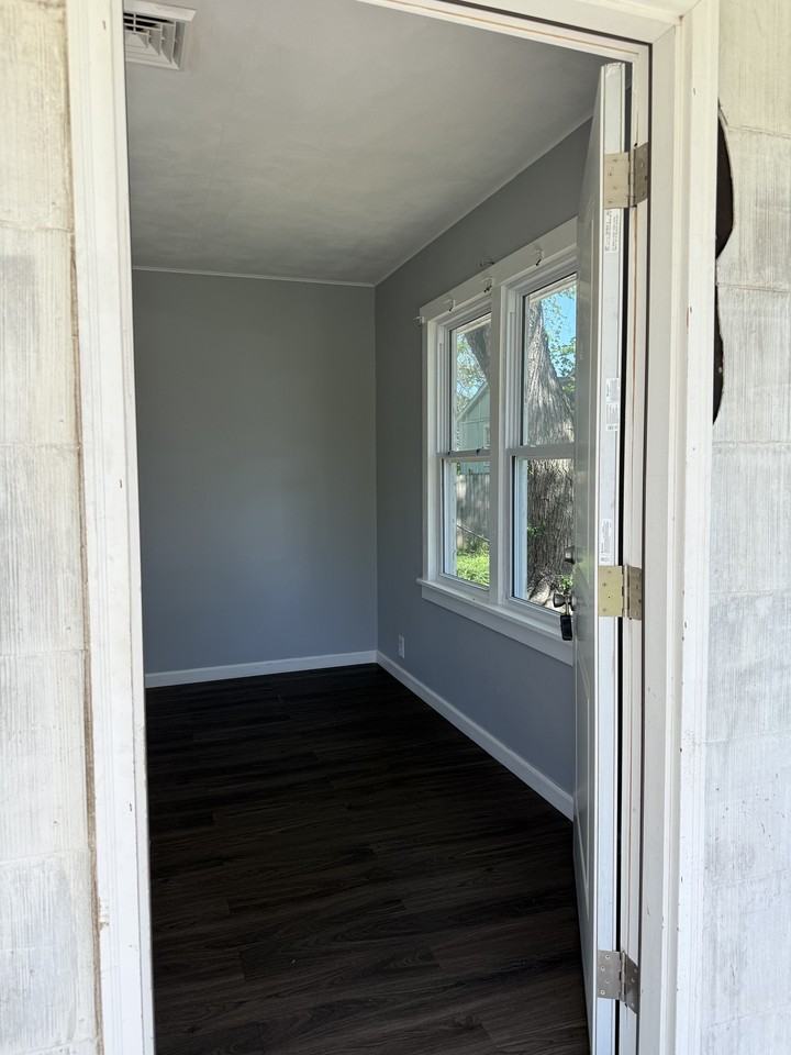 153 Virginia St #1 - Photo 5 of 15