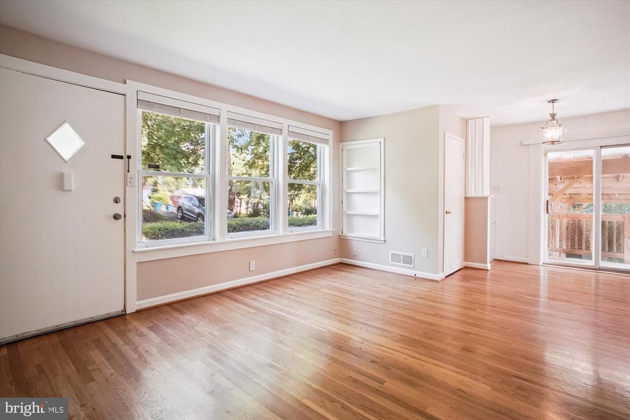 6202 Bren Mar Dr #1 - Photo 4 of 40