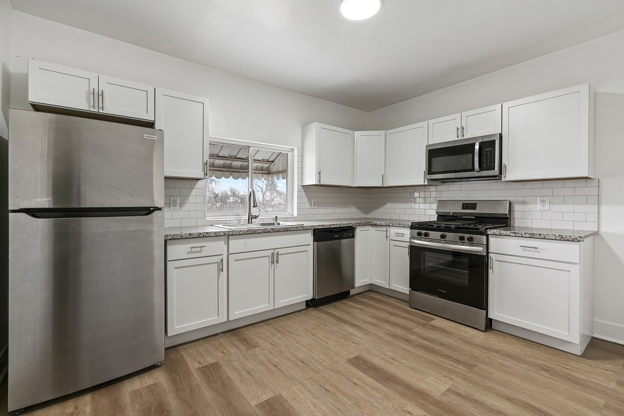 198 Oneida St #1 - Photo 3 of 25