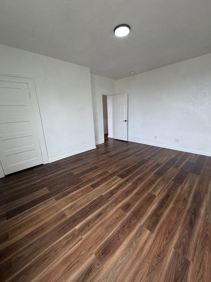 1125 Amanda St #2 - Photo 4 of 9