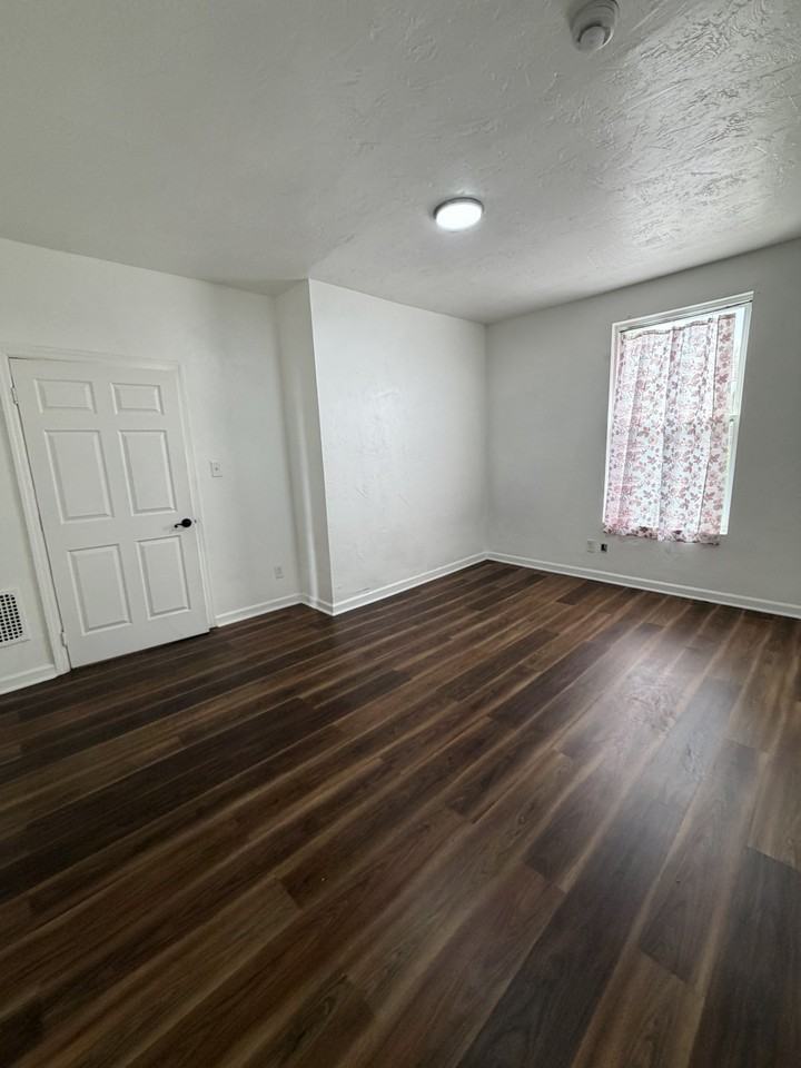 1125 Amanda St #2 - Photo 5 of 9