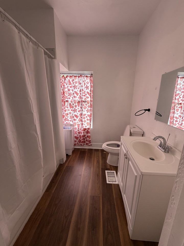 1125 Amanda St #2 - Photo 6 of 9