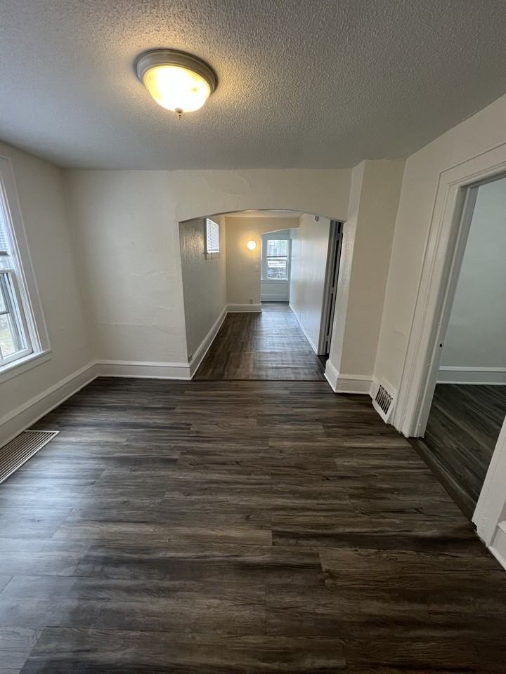 571 Charles Ave #1 - Photo 4 of 8