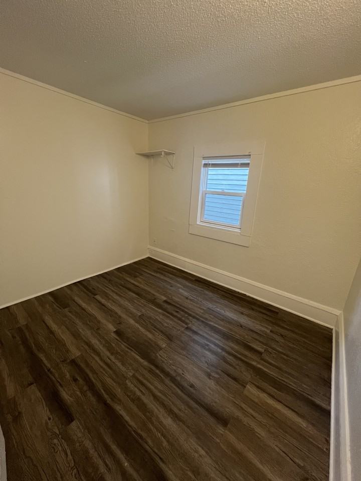 571 Charles Ave #1 - Photo 7 of 8