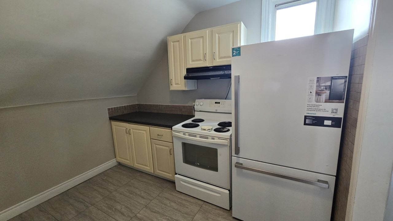 422 Cannon St E #2