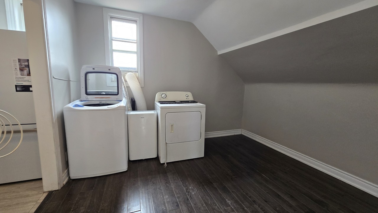 422 Cannon St E #2 - Photo 2 of 23
