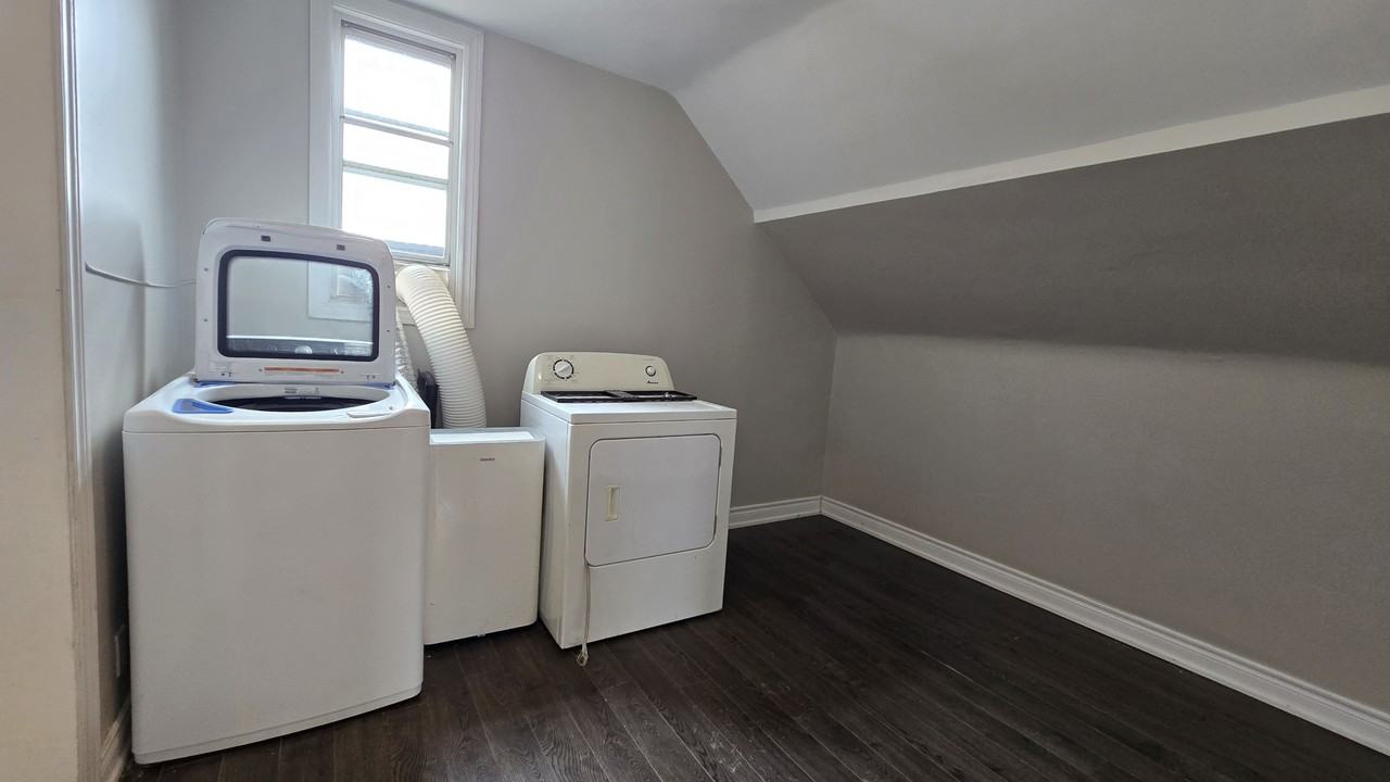 422 Cannon St E #2 - Photo 3 of 23