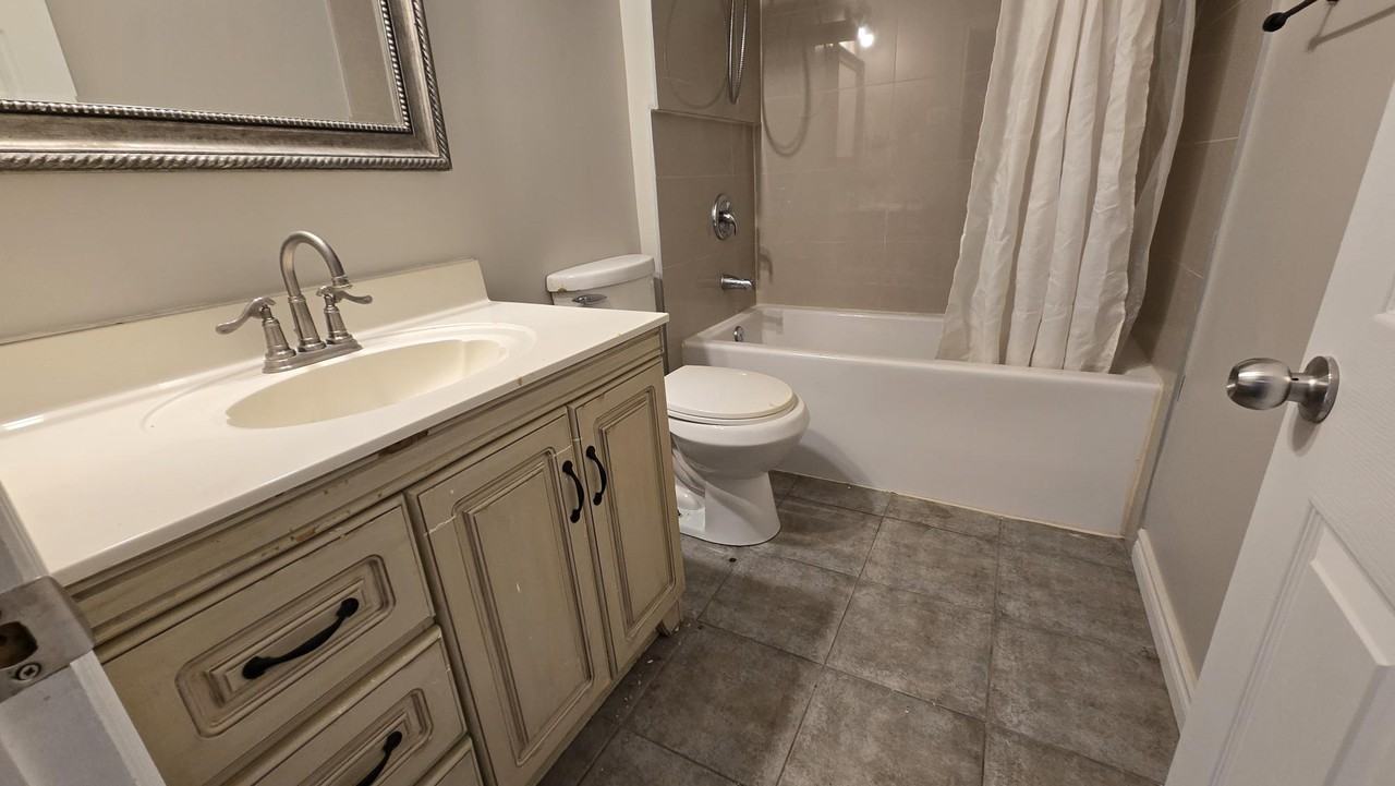 422 Cannon St E #2 - Photo 5 of 23
