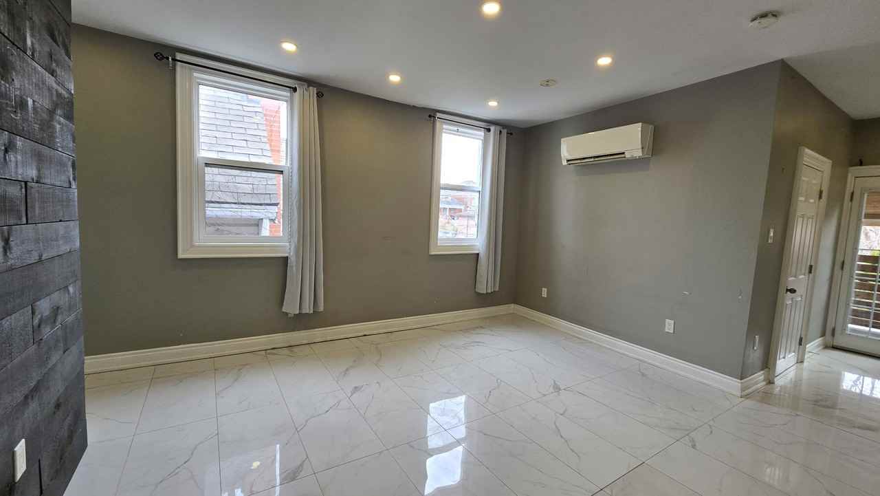 76 Burlington St E #2UPPER - Photo 3 of 15