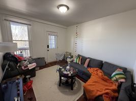 featured image of 318 E Seneca St #7