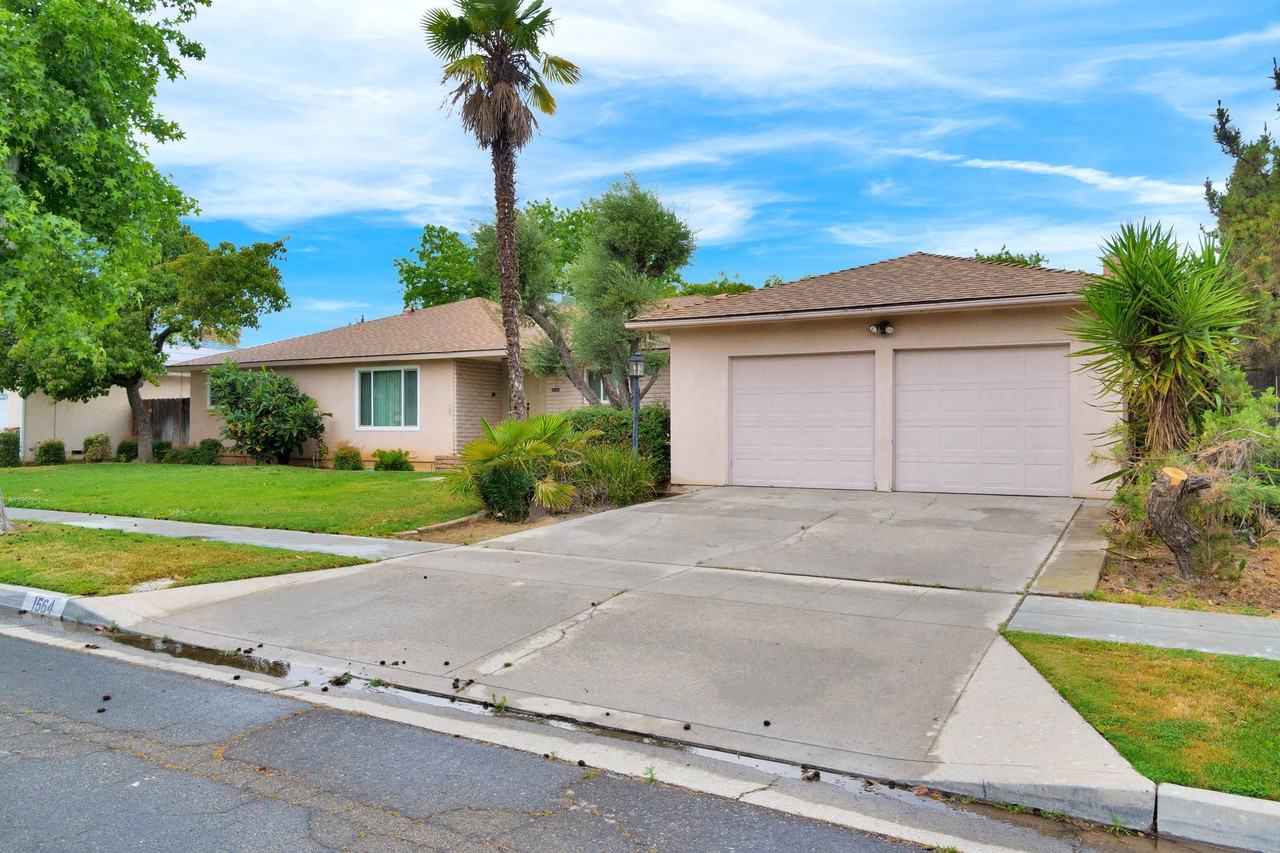 1564 E Escalon Ave #NA - Photo 2 of 36