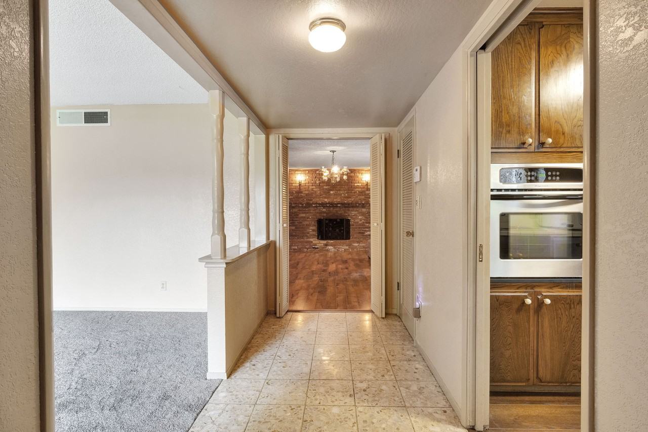 1564 E Escalon Ave #NA - Photo 5 of 36