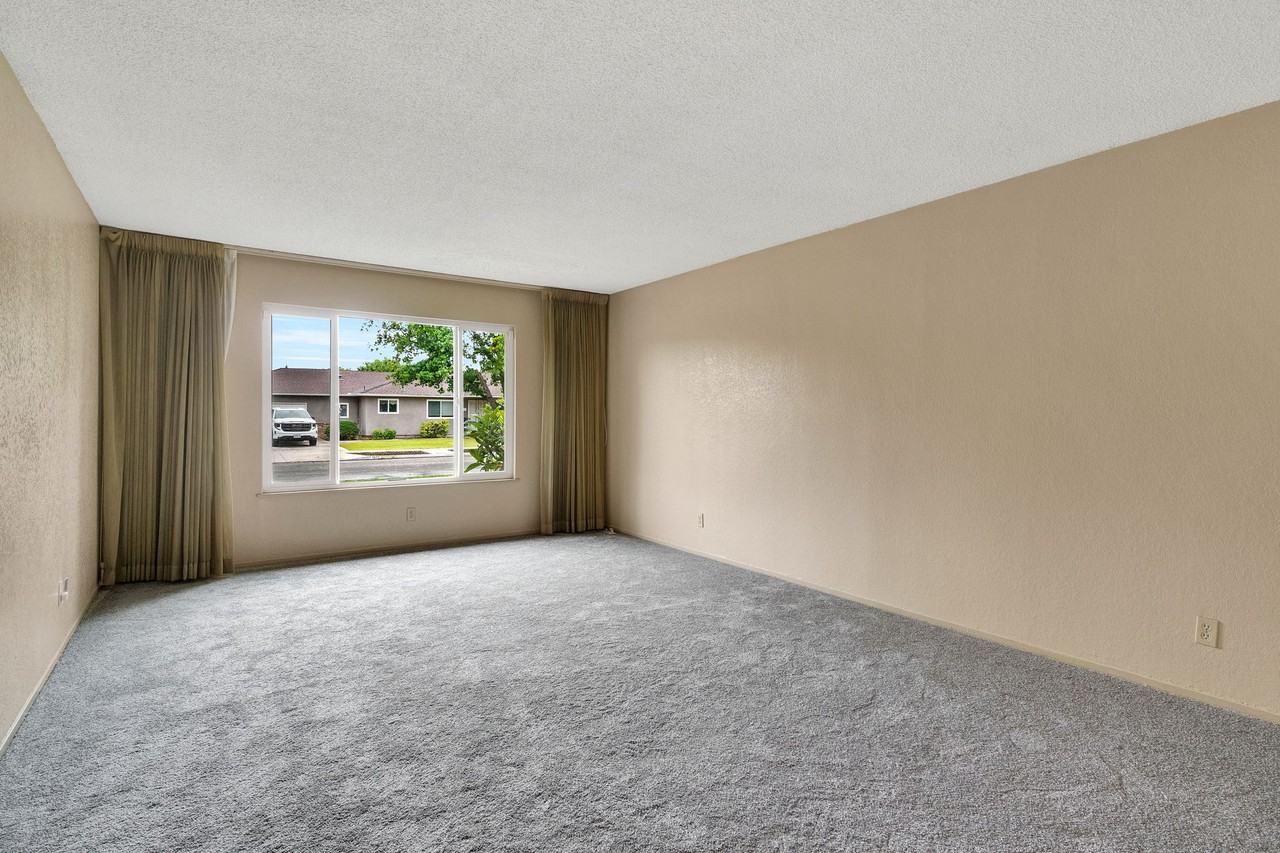 1564 E Escalon Ave #NA - Photo 6 of 36