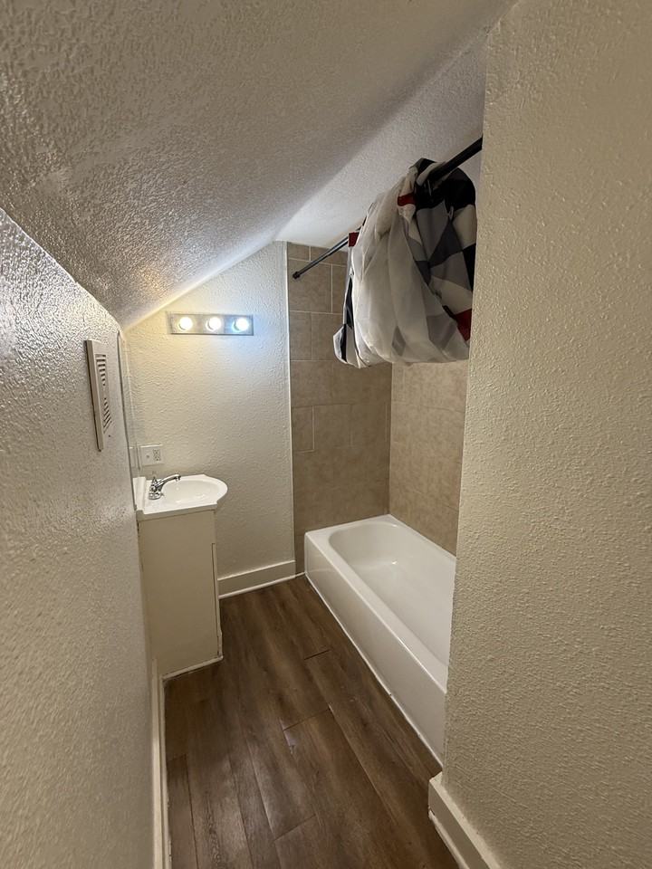 353 Sherburne Ave #1 - Photo 3 of 8