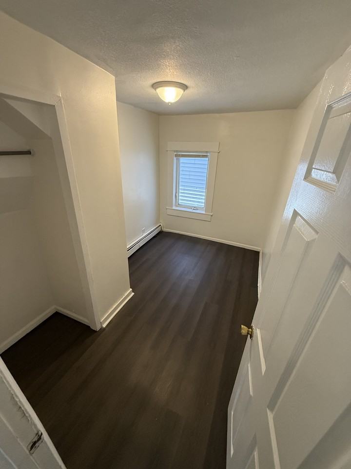 353 Sherburne Ave #1 - Photo 7 of 8