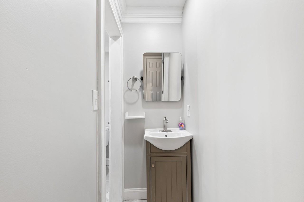 Blythwood Ln #1B - Photo 6 of 17