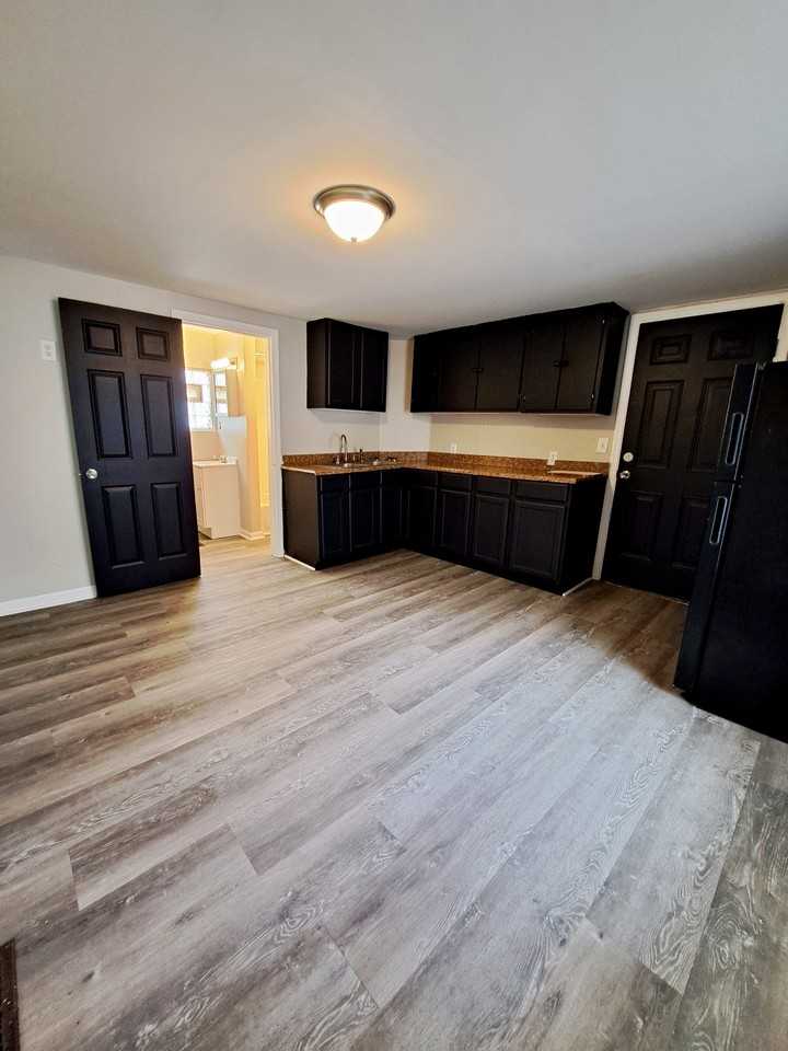 821 Herman Ave #1 - Photo 6 of 13