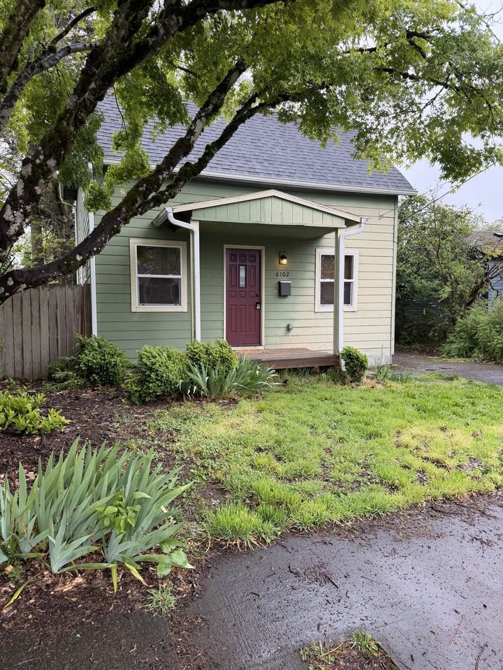 6102 Southwest 85th Avenue #1 - Photo 2 of 10