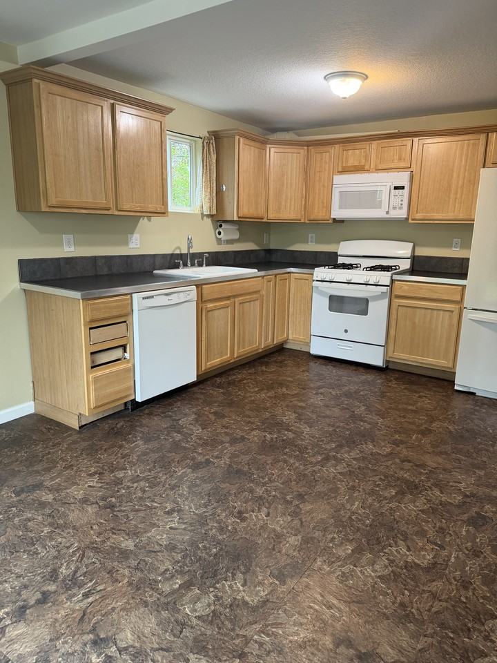 6102 Southwest 85th Avenue #1 - Photo 5 of 10