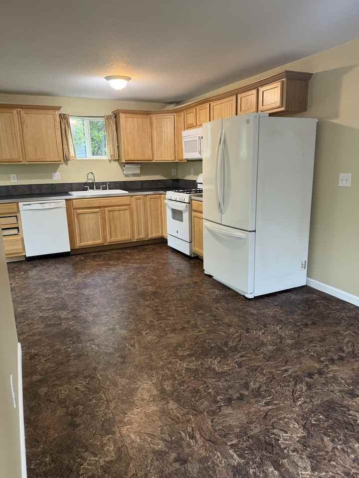 6102 Southwest 85th Avenue #1 - Photo 6 of 10