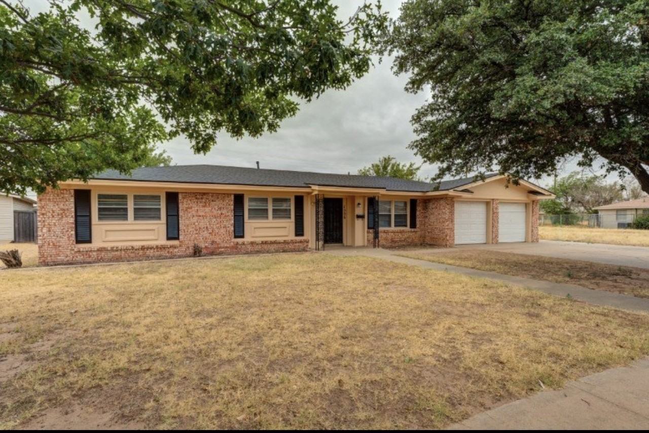 1506 E 2nd St #1 - Photo 2 of 32