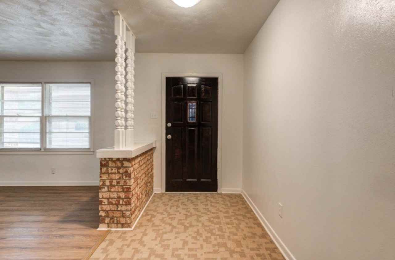 1506 E 2nd St #1 - Photo 3 of 32