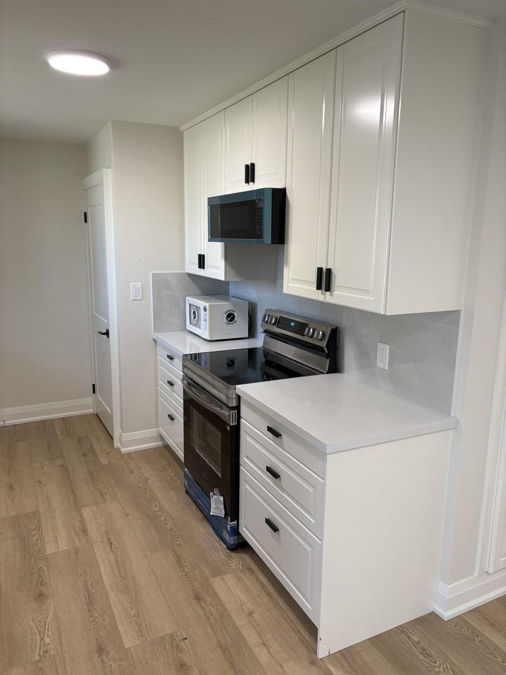 10 Marshall Street East #Main - Photo 7 of 22