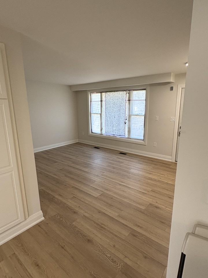 10 Marshall Street East #Main - Photo 4 of 22