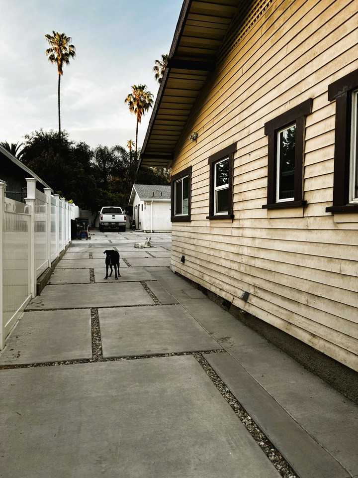 831 East Mountain Street - Photo 3 of 24